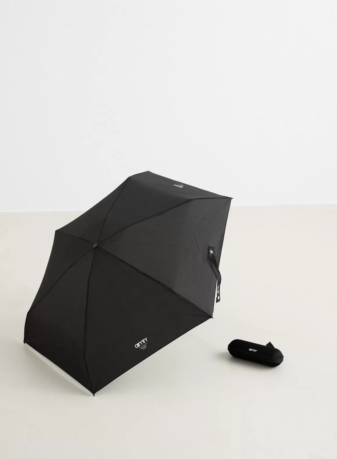 AIM’N Black Edge Pocket Umbrella