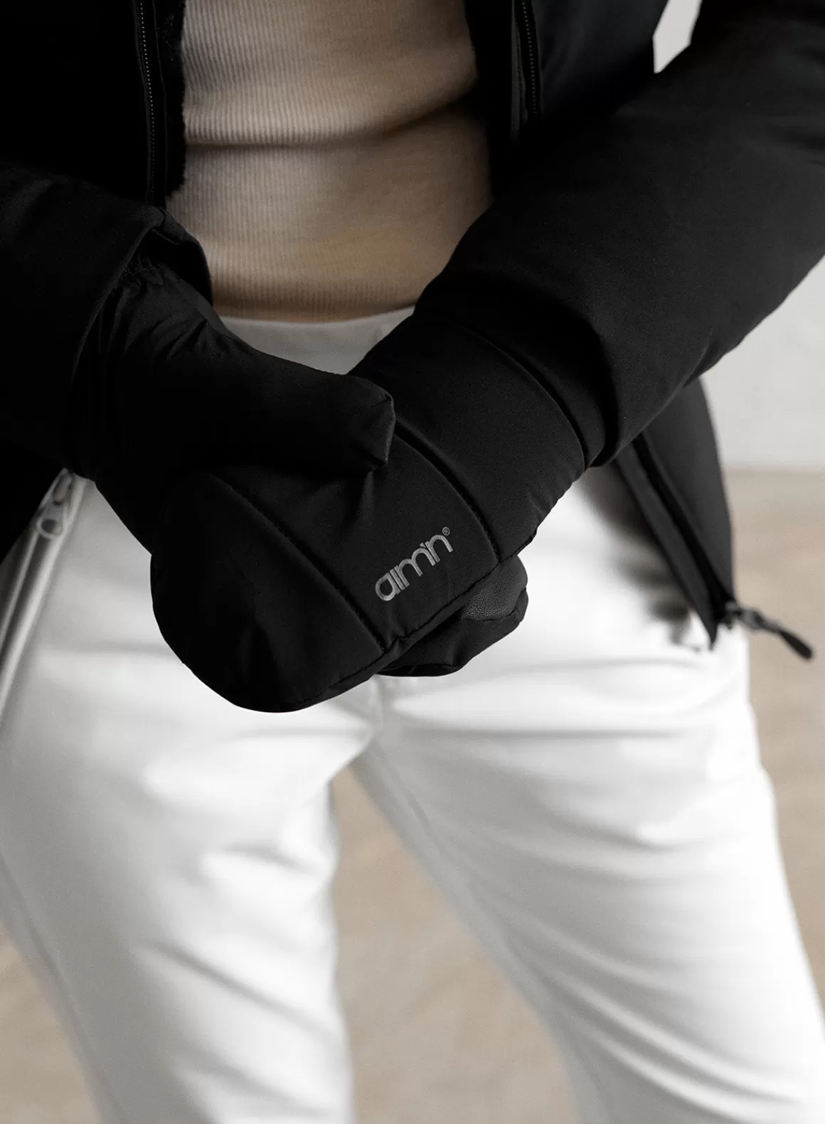 AIM’N Black Padded Mittens