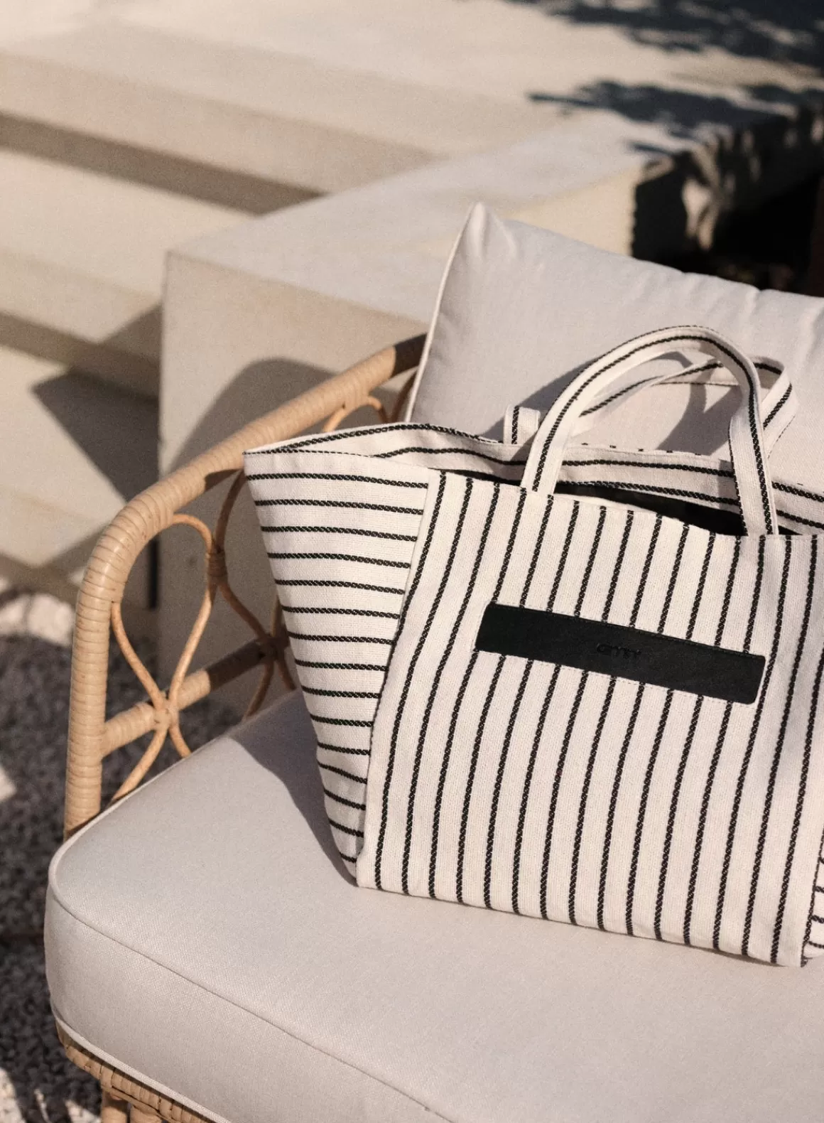 AIM’N Off-white Beach Tote Bag